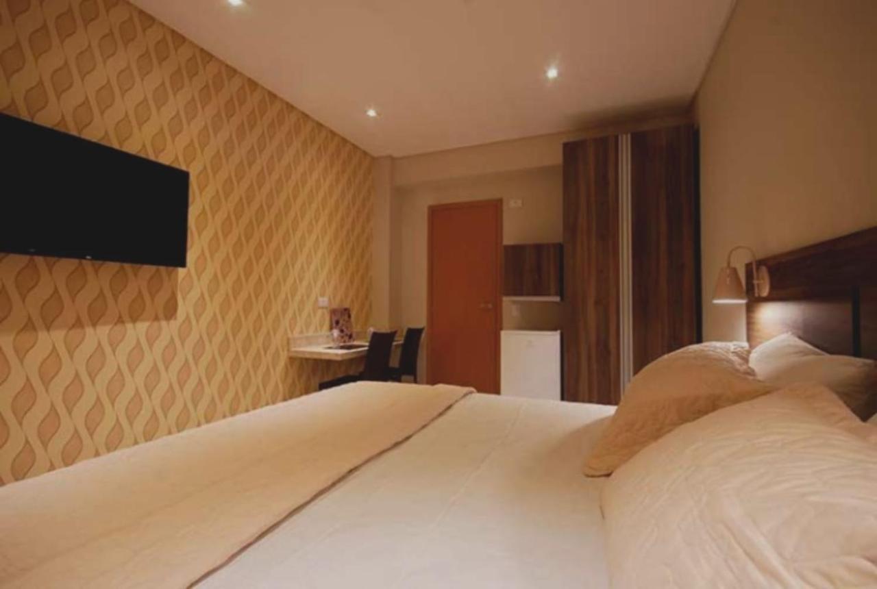 Guess Hotel & Motel 瓜卢流斯 外观 照片